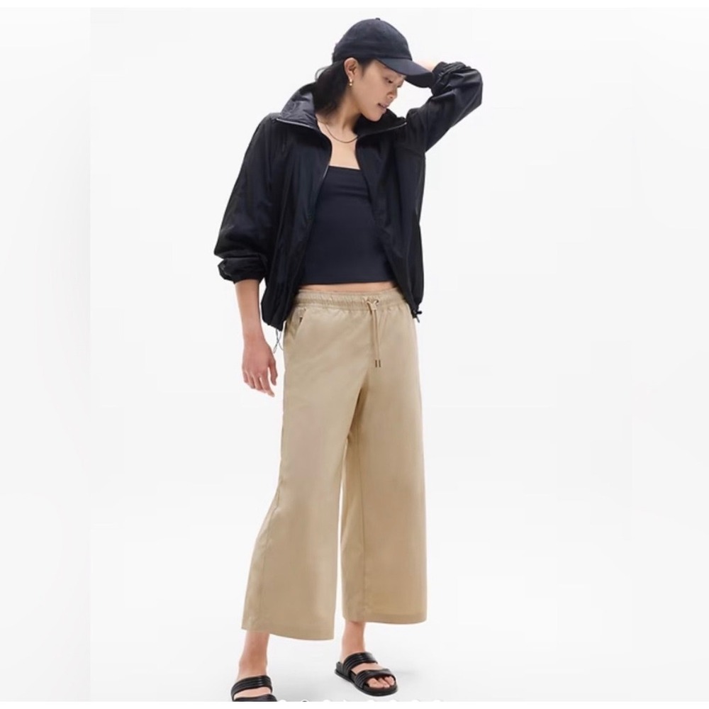 Athleta Midday Mid Rise Crop Poplin Pant Ecru Tan Wide Leg 658011-03 Womens‎ M